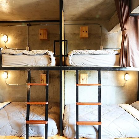Hanu Hostel Bangkok Exterior photo