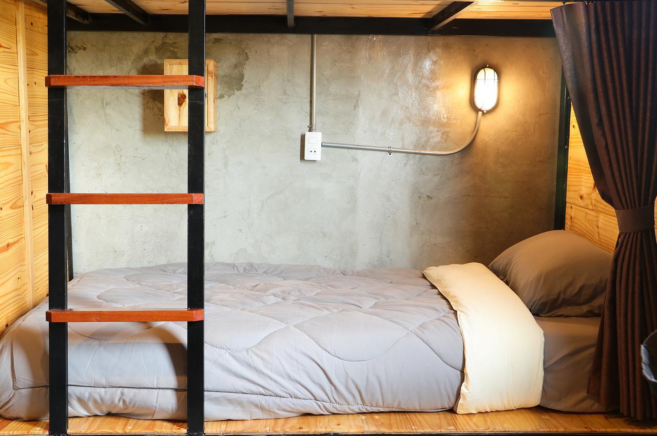 Hanu Hostel Bangkok Exterior photo