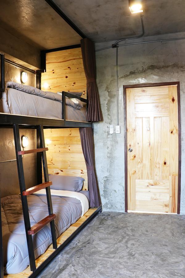 Hanu Hostel Bangkok Exterior photo
