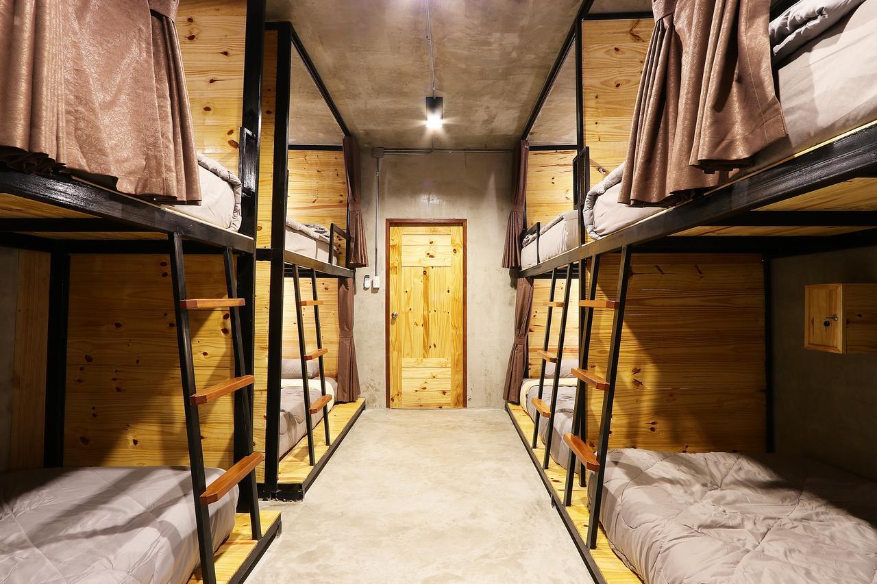 Hanu Hostel Bangkok Exterior photo