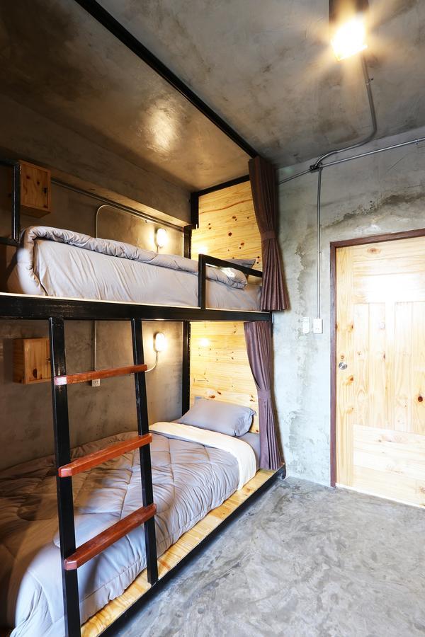Hanu Hostel Bangkok Exterior photo
